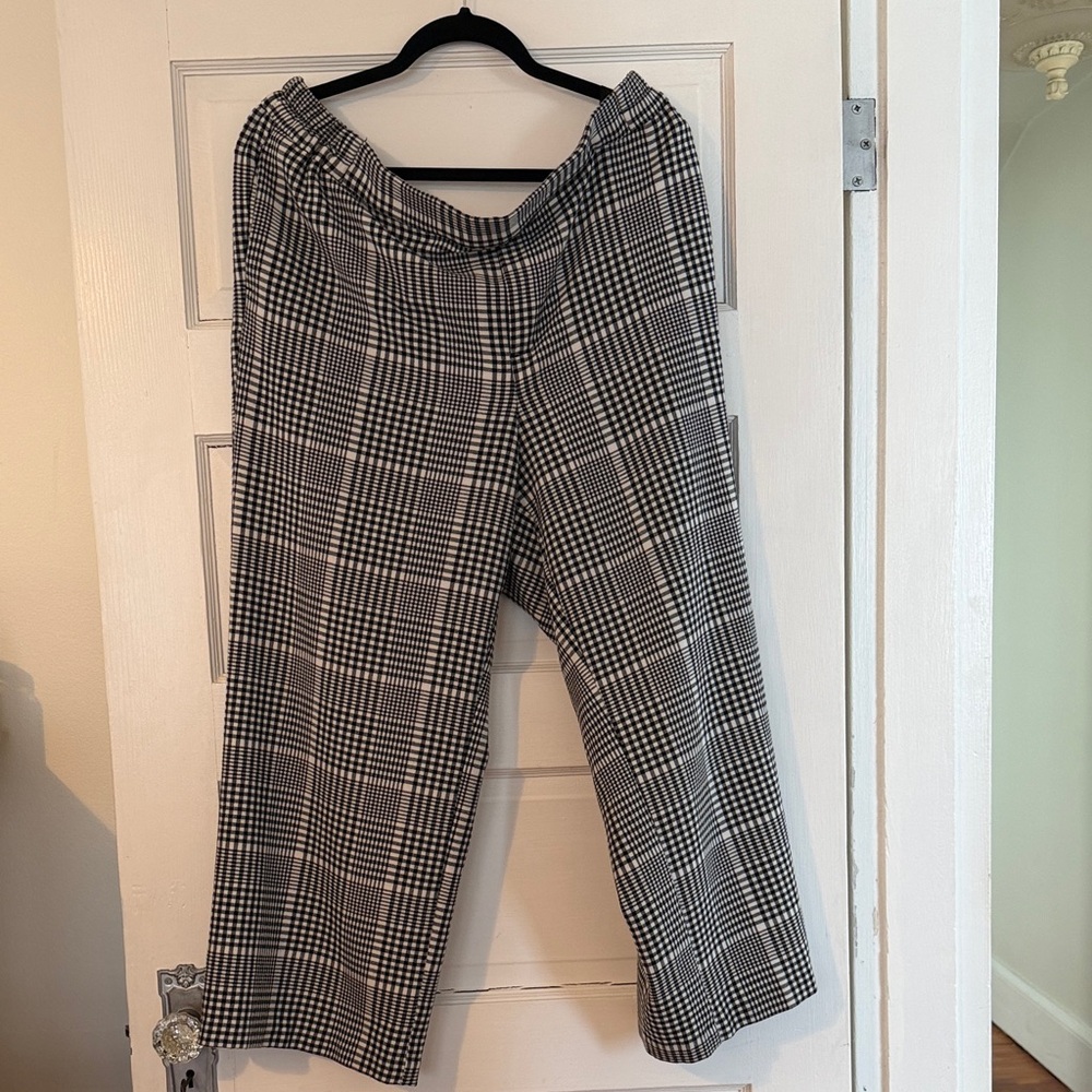 Old Navy Black & White Plaid Pants